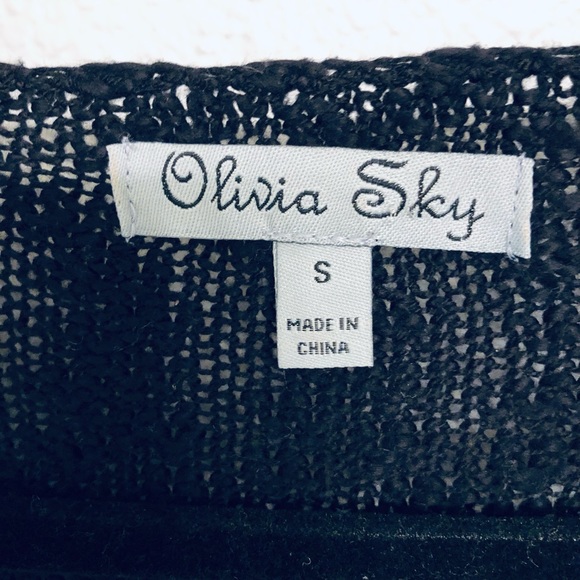 Olivia Sky | Tribal Sweater | Size: (SM) |
| COLOR: BLACK & WHITE | - Picture 3 of 7